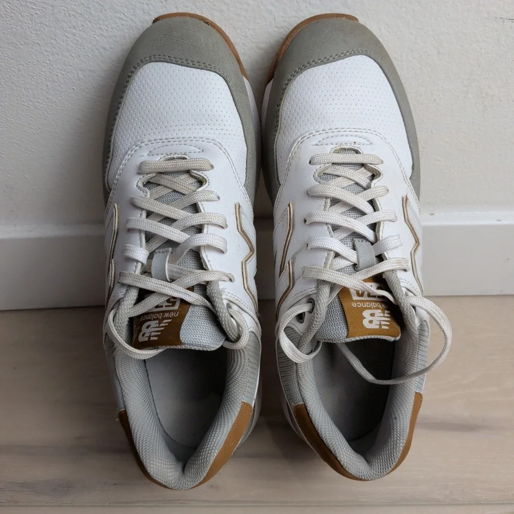 New Balance no holes